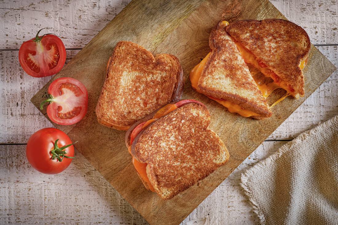 recipe image Grilled Cheese & Tomato Sandwiches